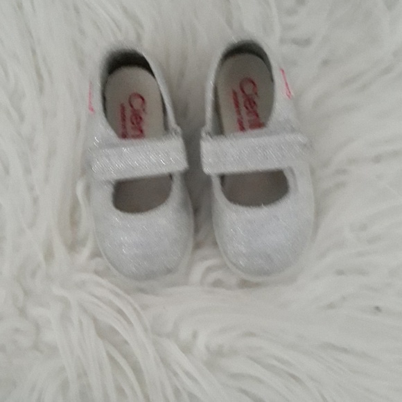 Shoe - Picture 2 of 3